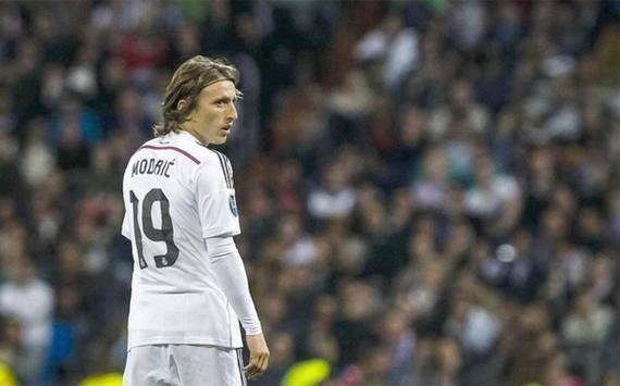 记者：虽然帕夫洛维奇无大碍，但战斯图加特他将轮休磁卡首发