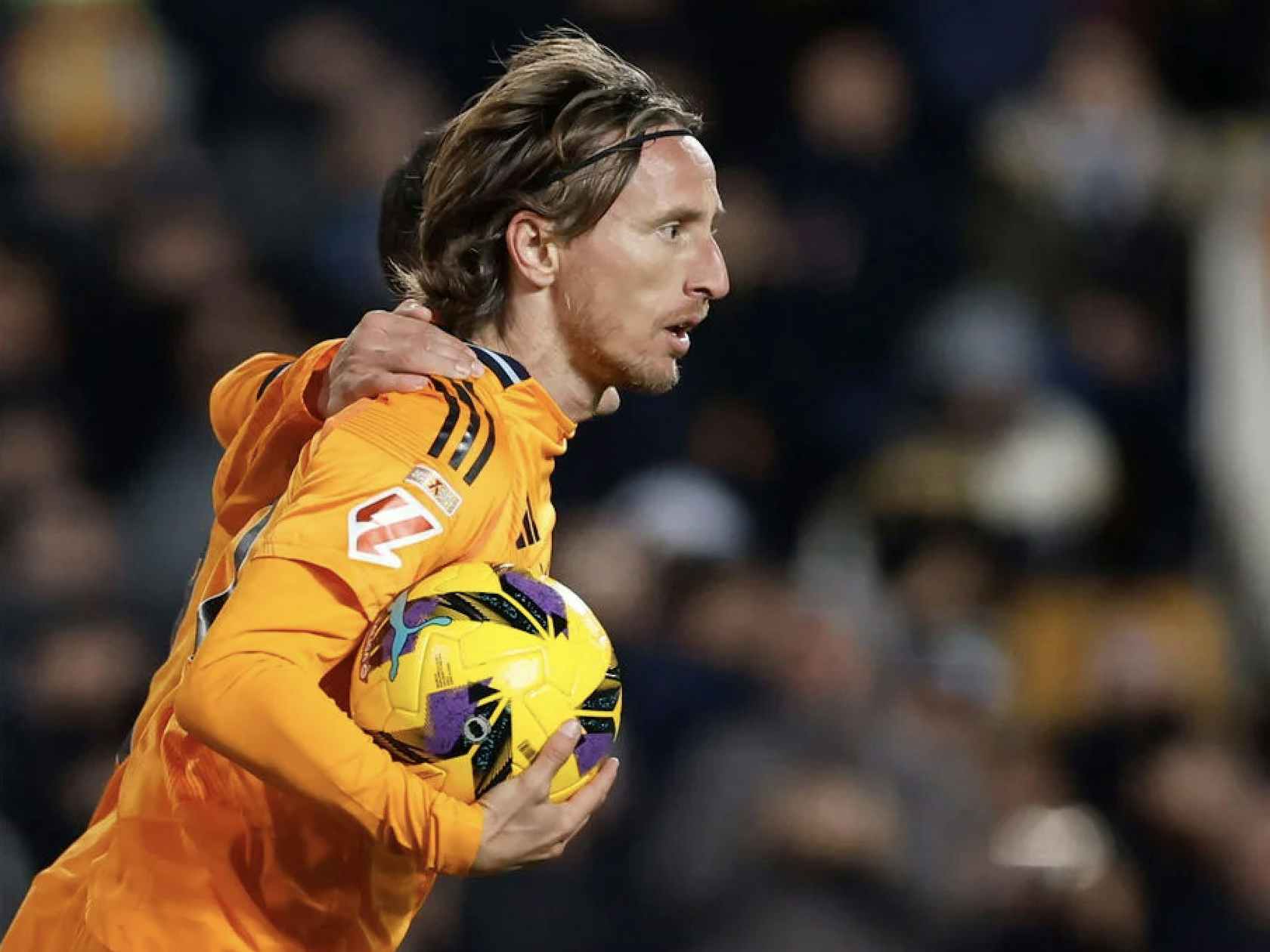 杜兰特关键三分点燃全场