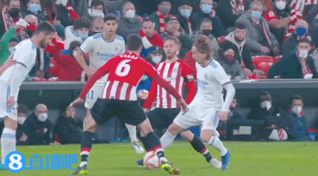 翟晓川三分5中4轰21分7板，创过去4年得分新高